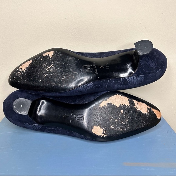 Bruno Magli Vintage Navy Suede Kitten Heels - Picture 10 of 12